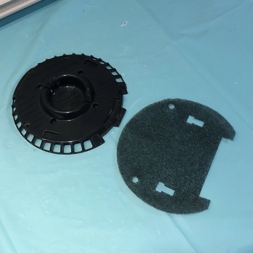 Hoover UH70820 Windtunnel Rewind 2 Upright Vacuum Exhaust Filter Cover - Image 4 of 4