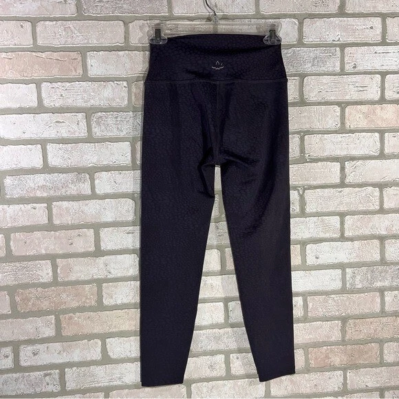 beyond-yoga high waist midi animal print leggings