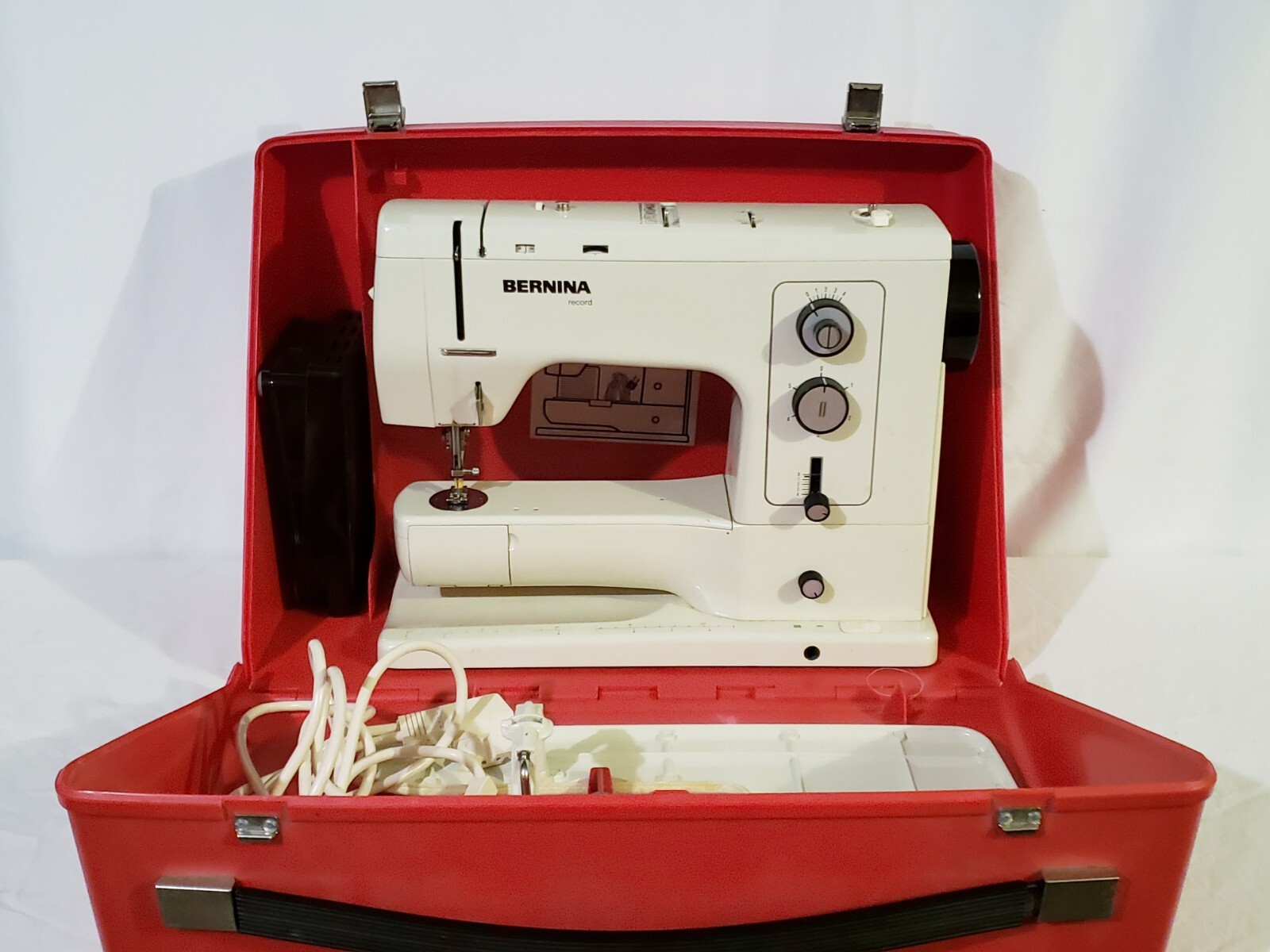 Bernina Record 830 Heavy Duty Sewing Machine w/Case, Accessories Works