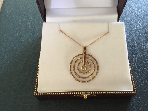 VINTAGE 10K YELLOW WHITE GOLD CHAMPAGNE AND WHITE DIAMONDS CIRCLE NECKLACE - Picture 4 of 4