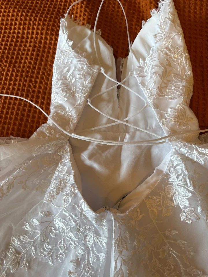 JJ’s House White Lace Dress – Never Worn – Corset Back, Bridal or Formal  - Image 3 of 4