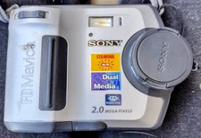Sony FDMavica MVC-FD200 2.0 MP Digital Camera - Metallic silver/Black