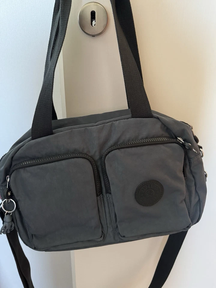 Kipling DEFEA Handtasche Umhängetasche *neuwertig*  Farbe Nocturnal Grey - Bild 4 von 4