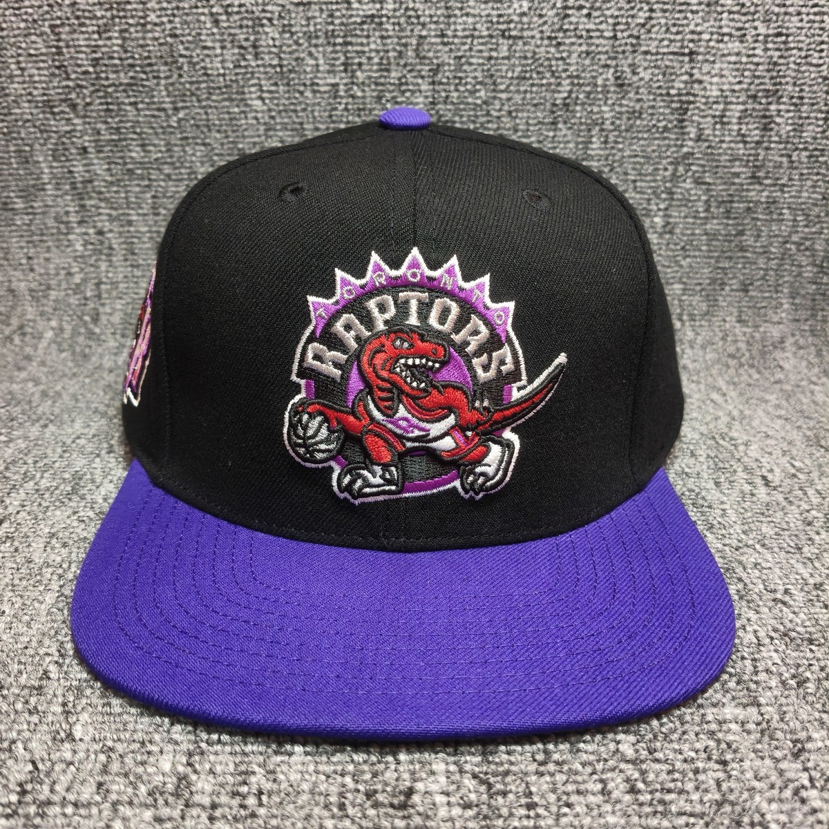 Mitchell & Ness Toronto Raptors NBA Snapback Black Purple Old Logo Hat