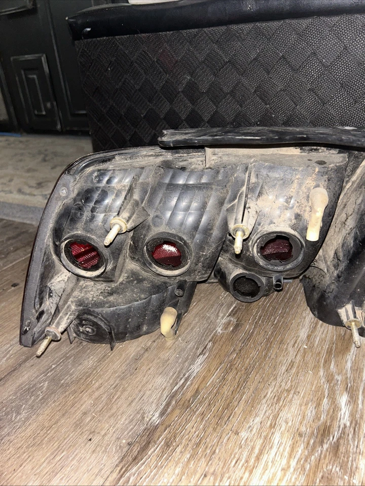 99-04 Mustang Taillights Ford Oem Good Condition Free Shipping USA - Image 3 of 4