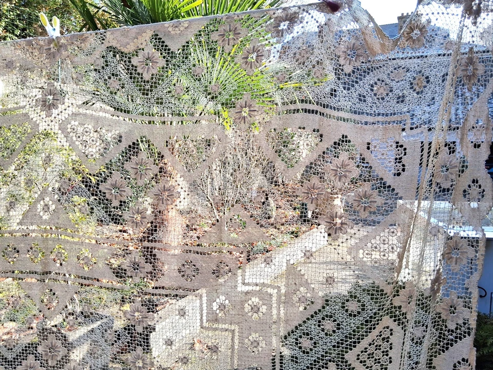 Superbe Nappe ancienne fait main  - 285 cm x 185 cm - Photo 2/4