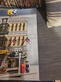 LEGO (10211) Creator Expert: Grand Emporium New Sealed Retired Modular Building