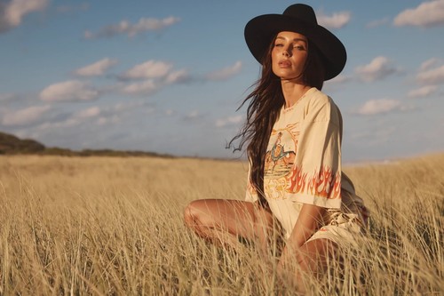 SABBI ~ The Very Oversized Flaming Cowboy Tee SAND ~ L 14 16 18 BNWT - Picture 3 of 15