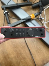 Focusrite Scarlett 2i2 4th Gen Audio Interfac...