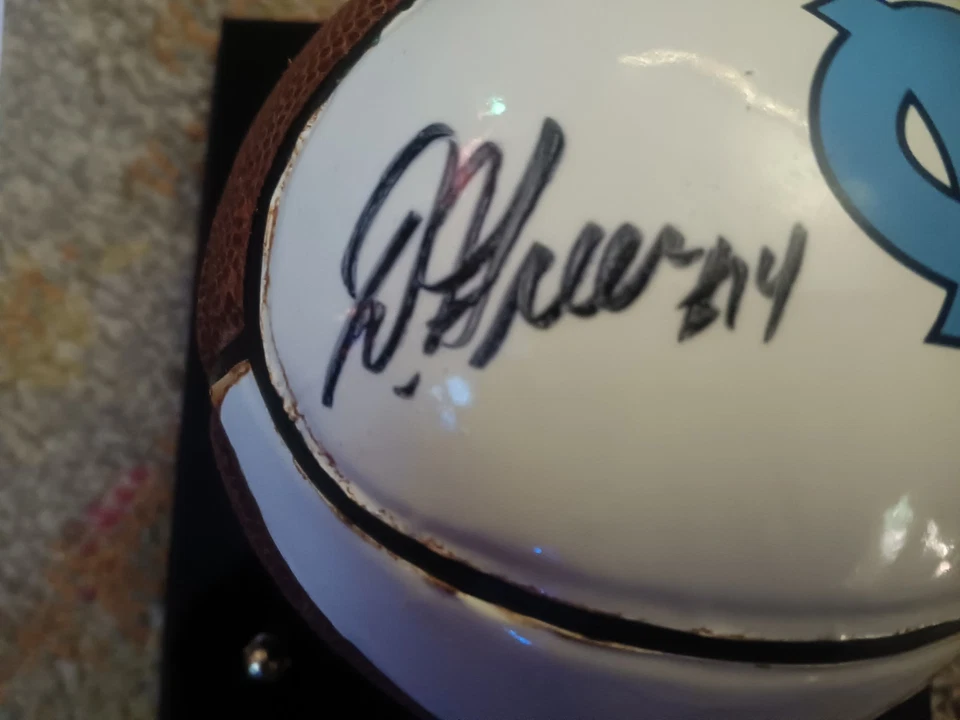 Mini baloncesto con tacones alquitranados UNC. Autografiado por Danny Green W. Ellington Ty Lawson Foto 3 de 4