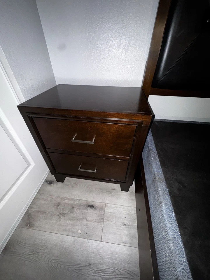 4 Piece Bdrm Set **Elegant Dark walnut Color** Superb Condition!!- Price Drop! - Image 3 of 4