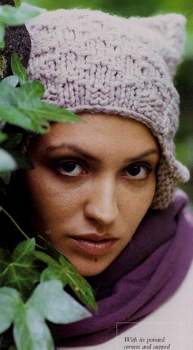 Easy Knitted Accessories Hats, Scarves For Novice or Knitting Pattern Bok - Picture 2 of 8