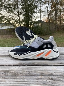 yeezy 700 size 8