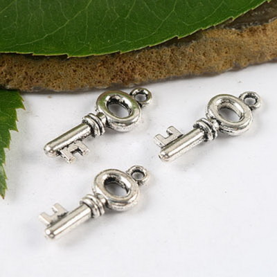 50Pcs Tibetan silver key charms Findings h1610