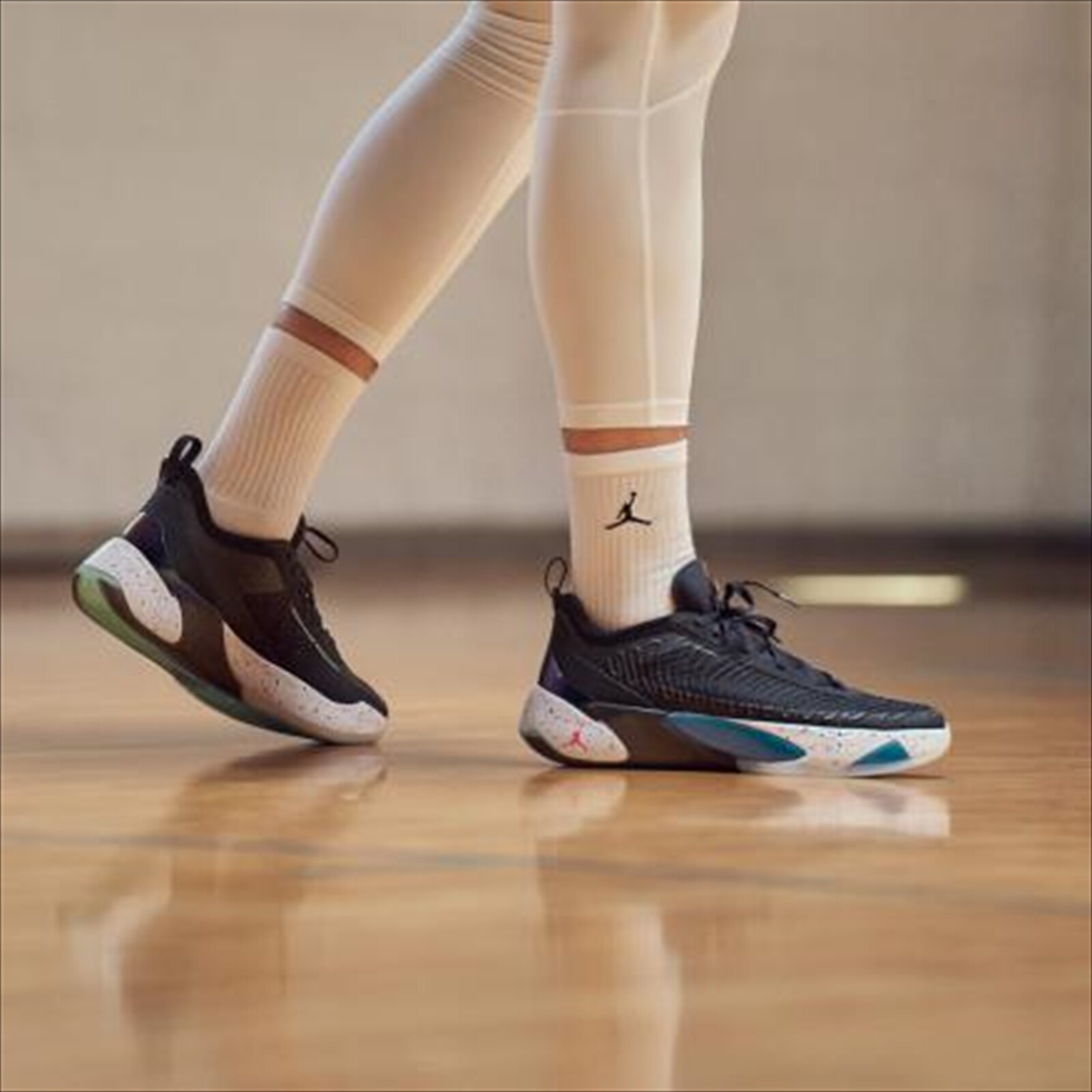高価値セリー高価値セリーAir Jordan Luka PF ルカ1 PF ネオターコイズ