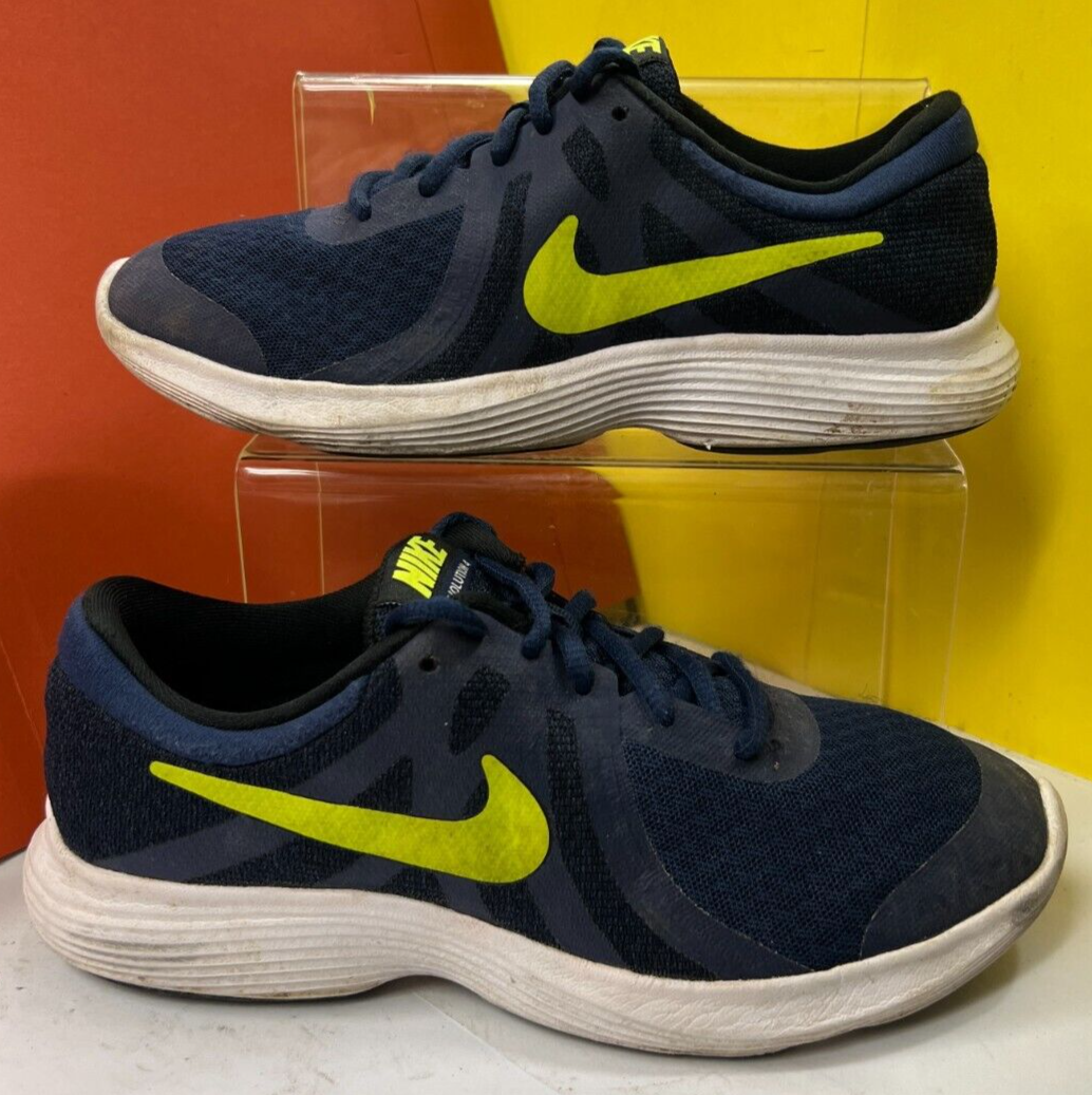 nike running trainers size 4