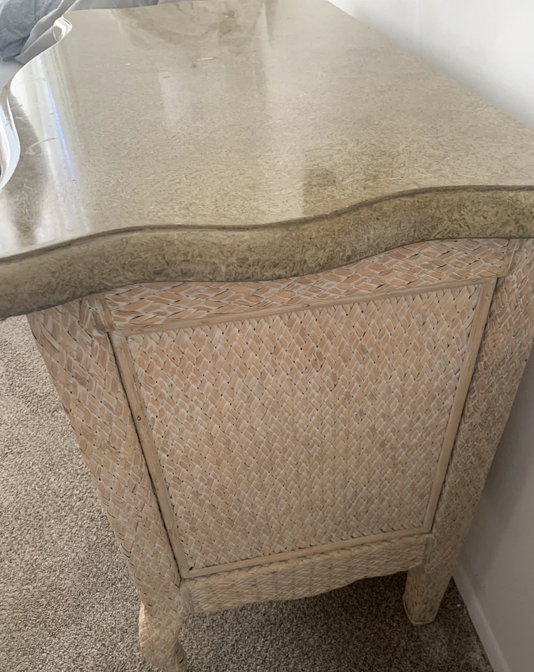 Mueble de mimbre vintage aparador usado con 2 cajones y tapa Fórmica Foto 4 de 4