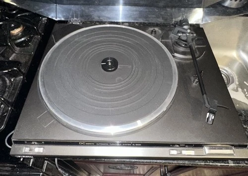 Technics SL-BD20 Turntable DC Servo Automatic  System Record Player. FOR PARTS