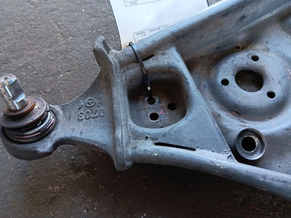 Brazo de control inferior delantero derecho Mercedes R107 560SL 1986-1989 suspensión OEM Foto 3 de 4