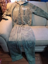 OLD NAVY MATCHING SWEAT SUIT WITH FULL ZIP FRONT AND HOODIE EXCELLANT COND.