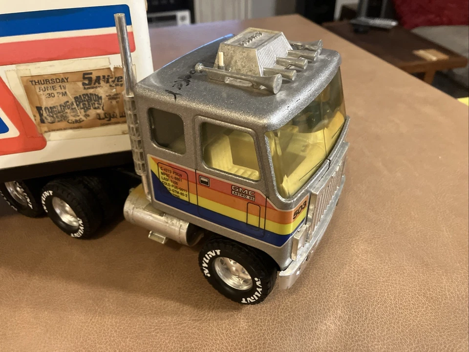 “RARE” Nylint GMC Astro Semi Truck Pressed Steel Trailer 18 Wheeler Gray&White - Image 2 of 4