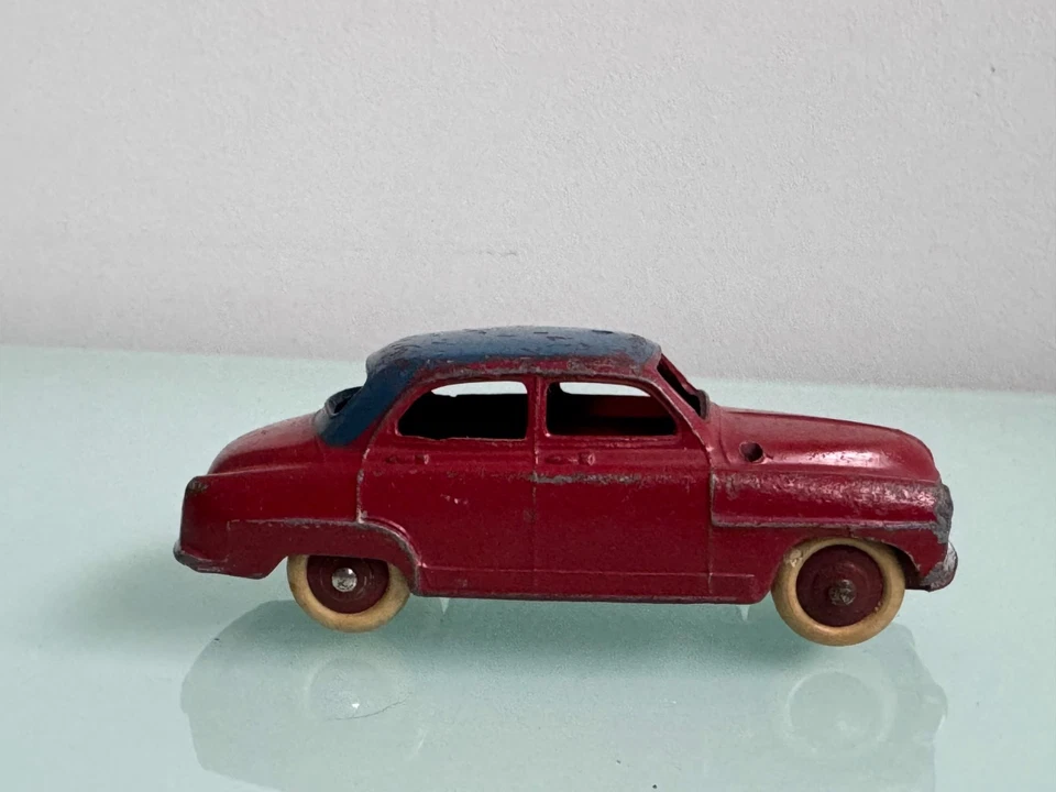 Simca Aronde Elysée Dinky Toys France ref 24 UT taxi peinture et pneus d'origine - Photo 3/4
