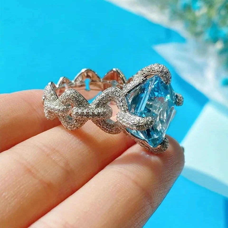Impresionante anillo de cóctel pavé de cristal azul de 12 quilates Foto 4 de 4