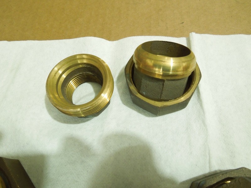 1-1/4in BRASS PIPE UNION