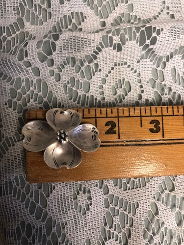 VINTAGE SIGNED STUART NYE STERLING SILVER DOGWOOD FLOWER BLOSSOM BROOCH PIN - Picture 4 of 4