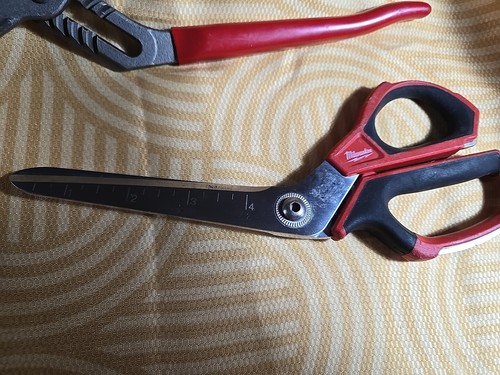 5 PRE-OWNED MILWAUKEE TOOLS 2 SCISSORS 2 SQUARE SCWDRS SMOOTH JAWS GROOVE PLIERS - Picture 3 of 22