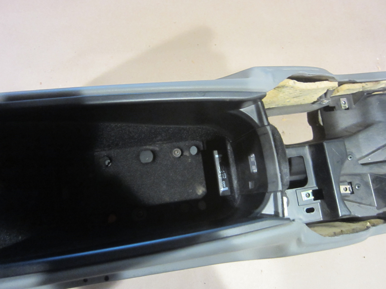 Maserati Quattroporte Tunnel Cover Console Grey - P/N 981432408