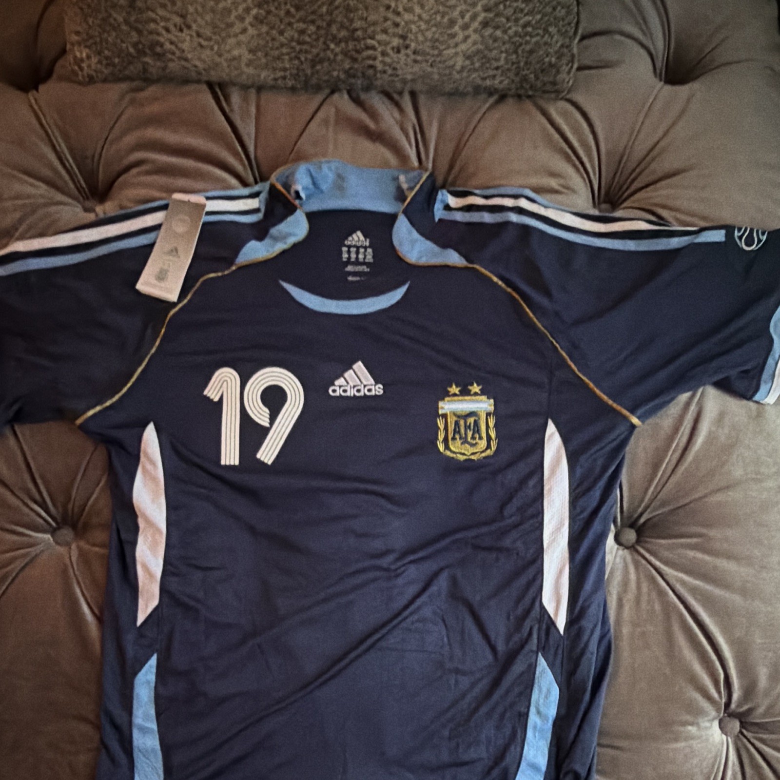 xxl fits like L messi retro