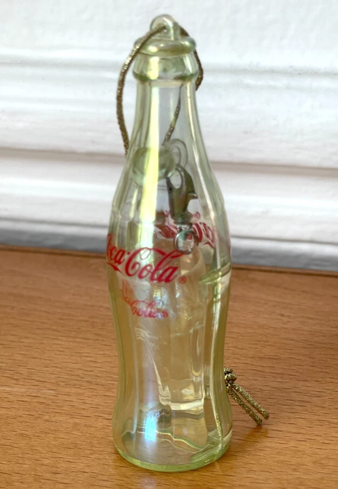 Figurine Porte clé Coca Cola Verre dans la bouteille plastique Collector 8,1cm🩵 - Photo 2/4