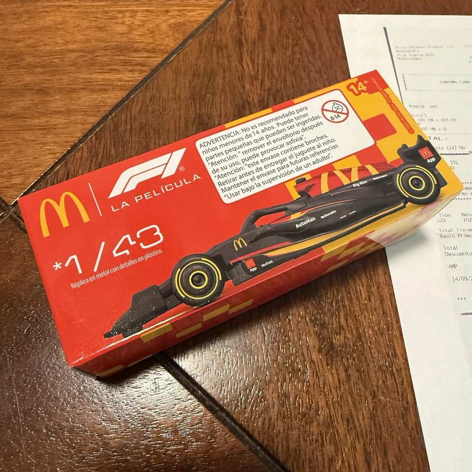 Fórmula 1 2025 filme McDonald’s carro de F1 vermelho 1/43 Uruguai cópia de recibo original - Imagem 2 de 4