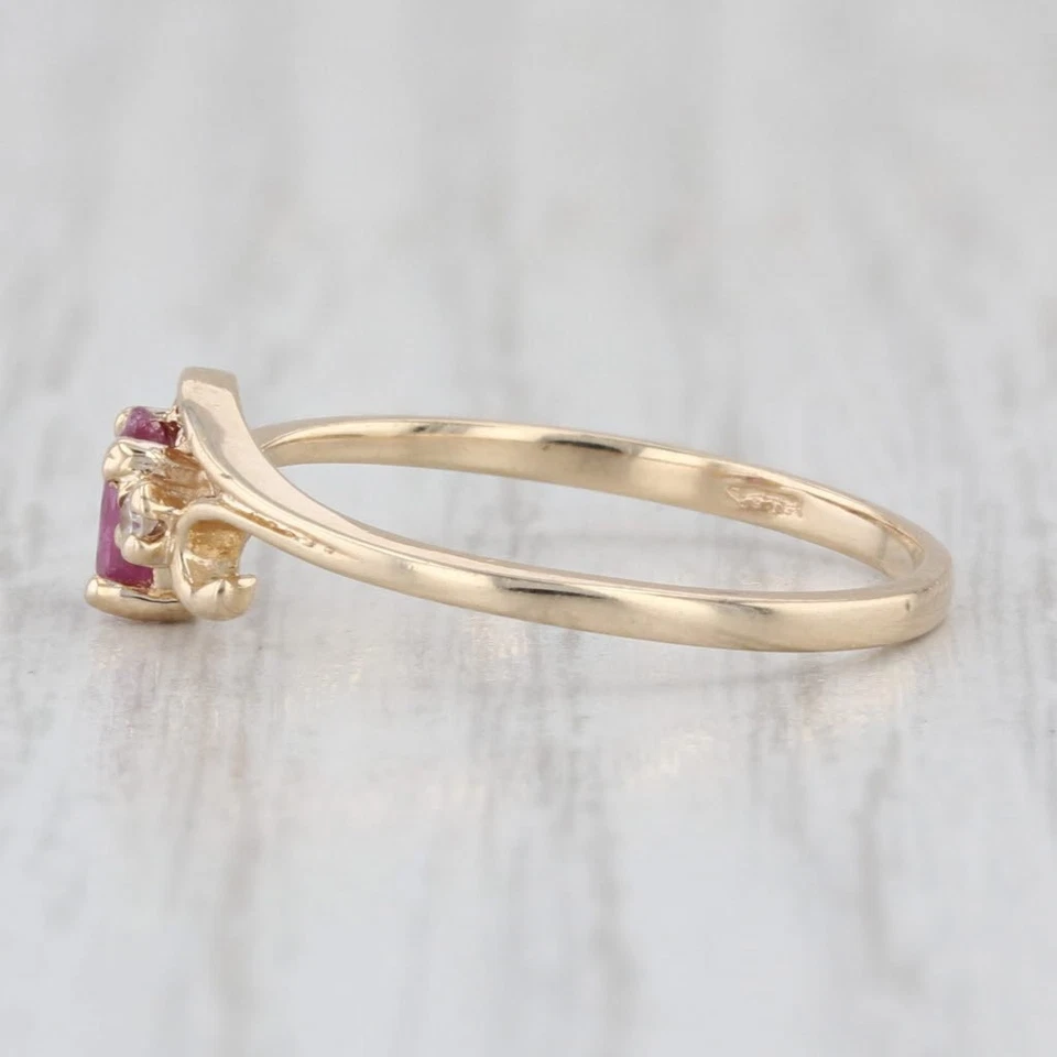 0.23ct Oval Ruby Solitaire Ring 10k Yellow Gold Size 6.25 Bypass - Image 3 of 4