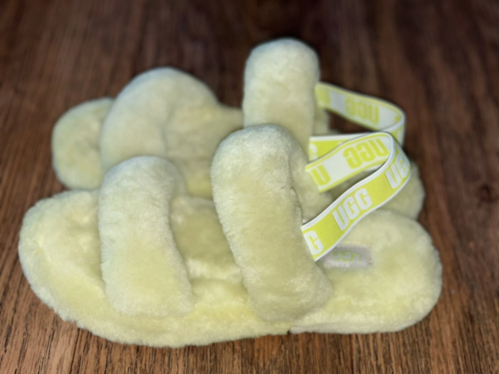 UGG OH YEAH SANDALO PANTOFOLA SLINGBACK NEBBIA GIALLA