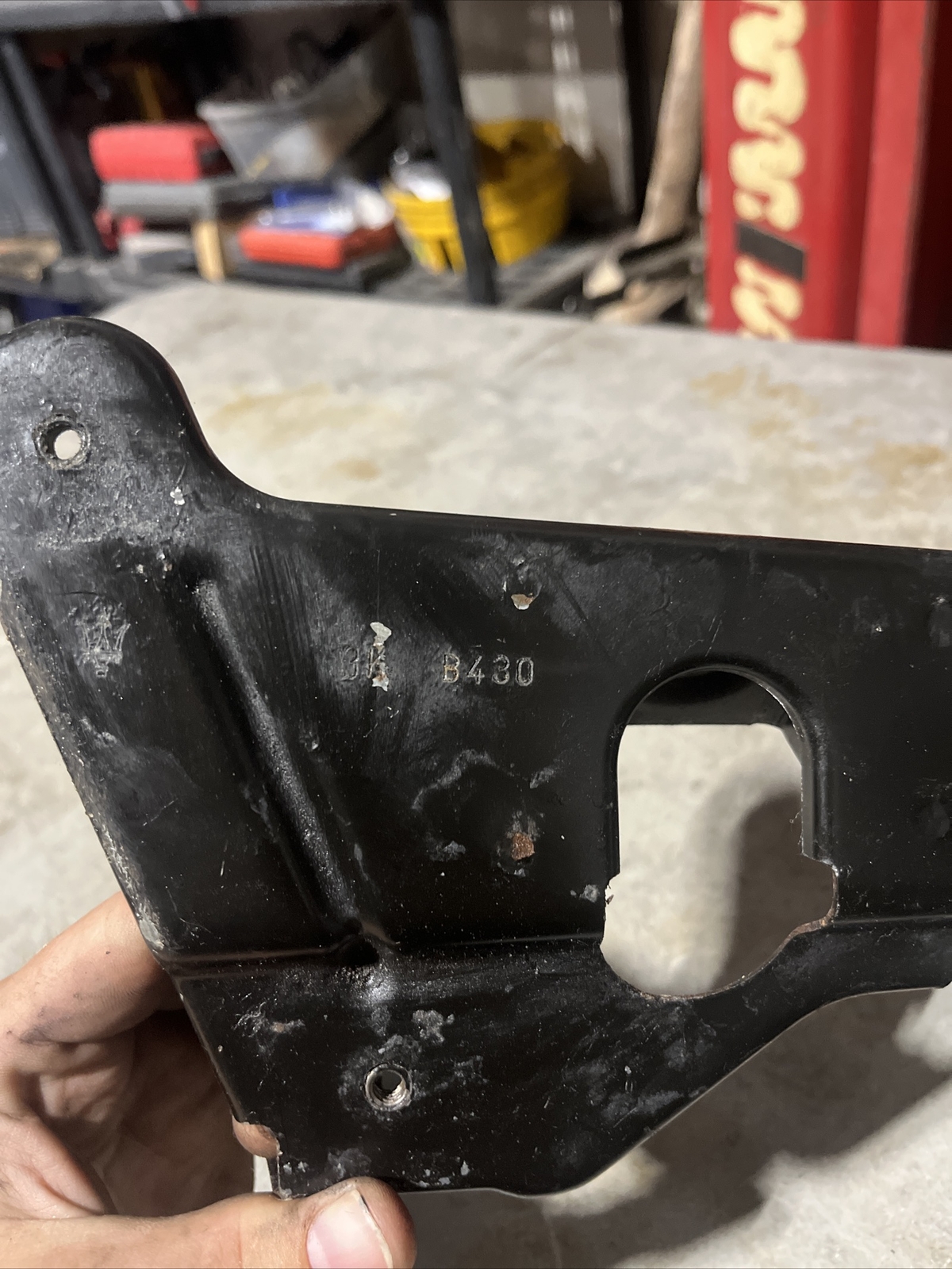 ⭐️2014-2020 MASERATI GHIBLI QUATTROPORTE FRONT RIGHT FENDER BRACKET MOUNT OEM