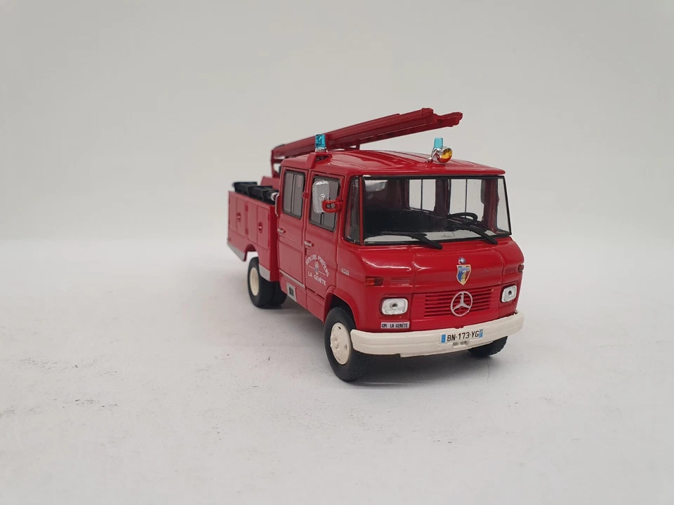 1/43 MERCEDES-BENZ L 408 CV CAMIÓN DE BOMBEROS POMPIERS EN BLISTER SIN SCHUCO SIN ALERTA Foto 4 de 4