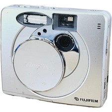 Fujifilm FinePix 30i Compact Digital Camera Silver