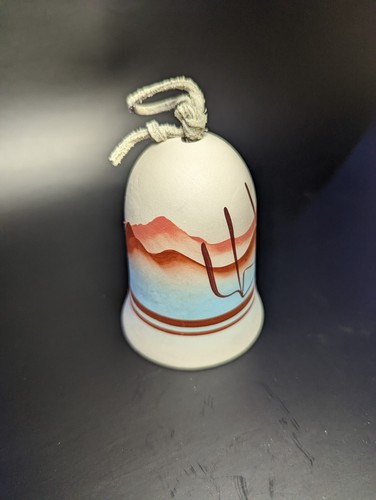 Southwestern Terrakotta Glocke Cowboyhut Klatsche bemalt Wüstenszene signiert - Bild 4 von 8