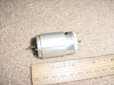 Small DC Electric Motor 12 Volt DC 6468 RPM 0.93A M100