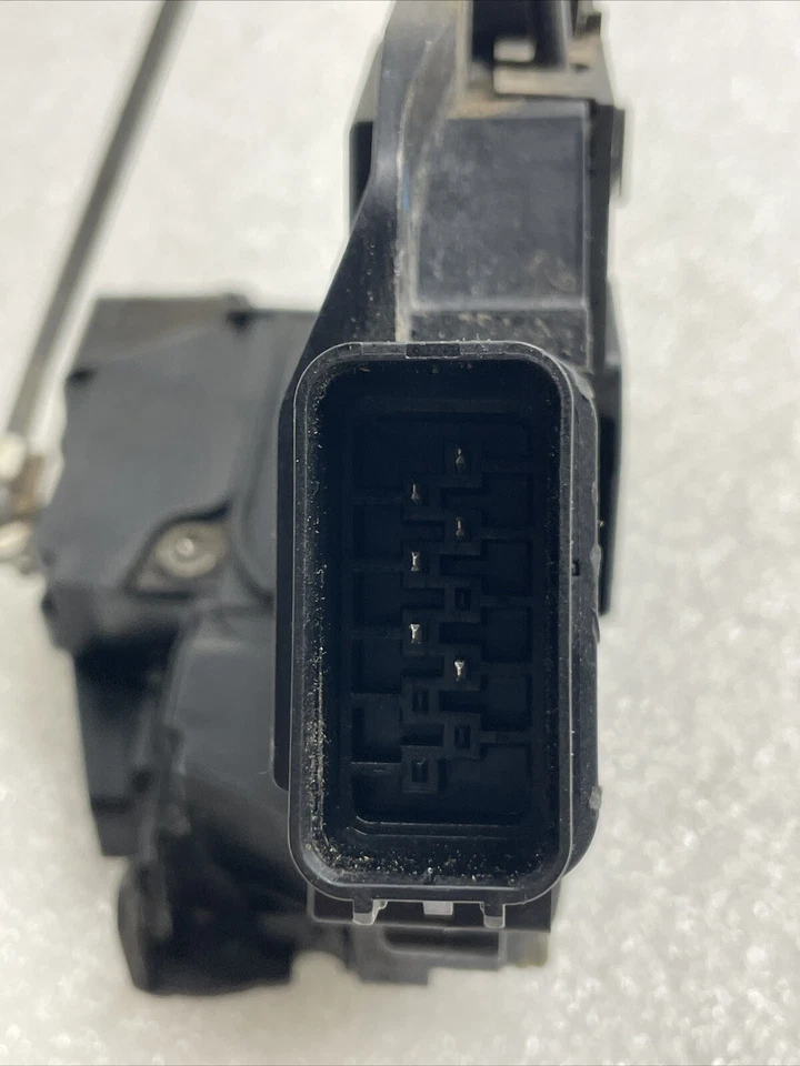 Conjunto de actuador de cierre de puerta lateral derecho trasero Mazda 3i 2008 fabricante de equipos originales Foto 3 de 4