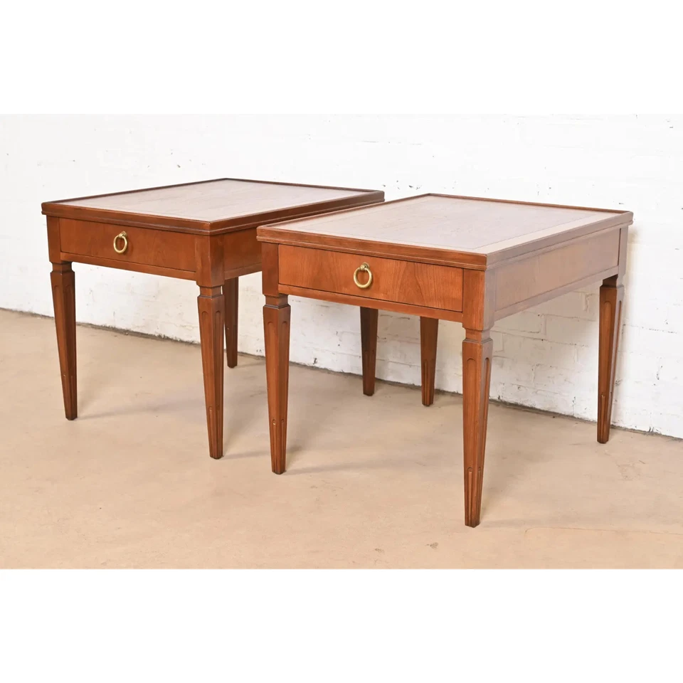 Mesas de té de cerezo talladas Luis XVI de la Regencia Francesa Muebles de Panadero, Acabadas Foto 3 de 4