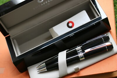 Sheaffer 300 Kugelschreiber 0,7 mm Bleistift schwarz lackiert in luxuriöser Holzbox