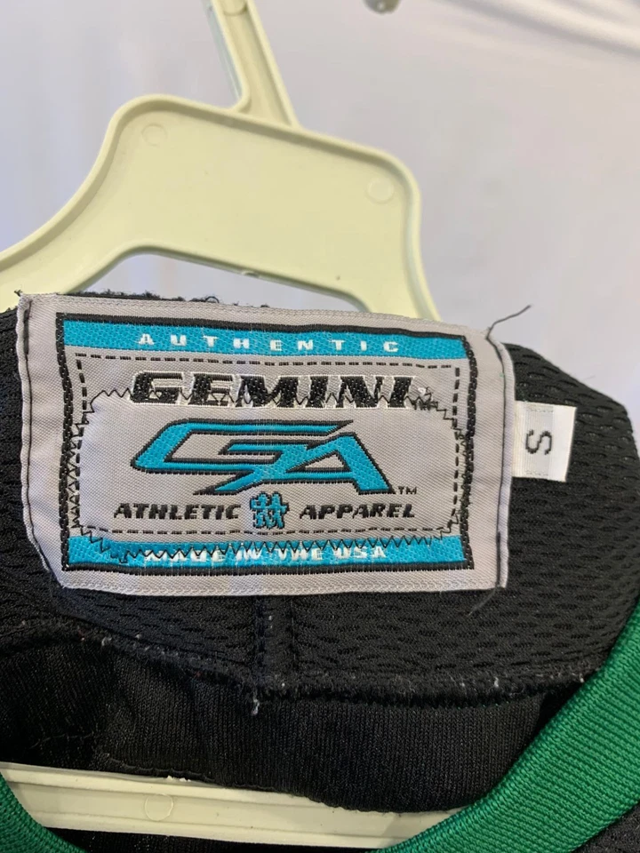 Camiseta deportiva de hockey vintage Gloucester Cumberland para niñas #5 negra verde dorada talla S#107 Foto 3 de 4