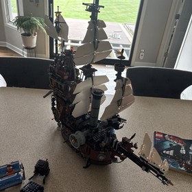 LEGO The LEGO Movie: MetalBeard's Sea Cow (70810)