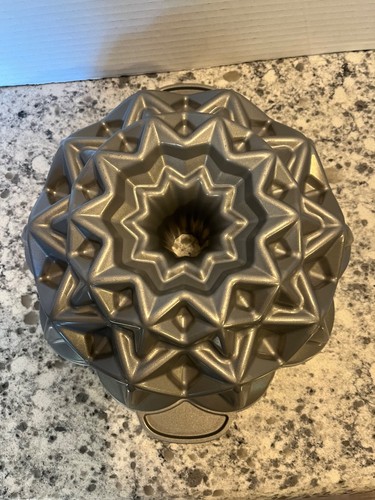 Anolon Diamond Star Shape Fluted Bundt Kuchenform - Bild 5 von 10
