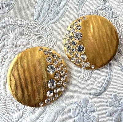 Vintage Gold Tone Hammered Disc Earrings Rhinestone Accent Clip On Matte Round