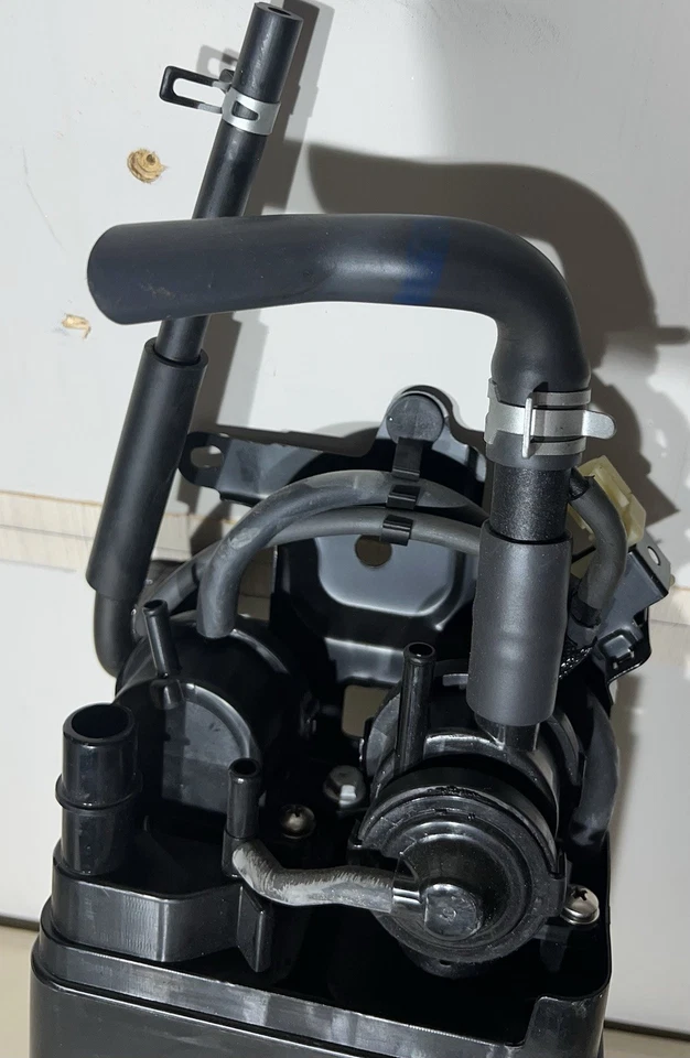 Bote de vapor Dorman 911-633 para Toyota Camry 1999-2001, Lexus Es300 2000-01 Foto 2 de 4