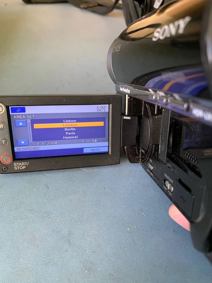 Sony HDR-UX10 Flash Media Camcorder,Handycam - Image 3 of 4